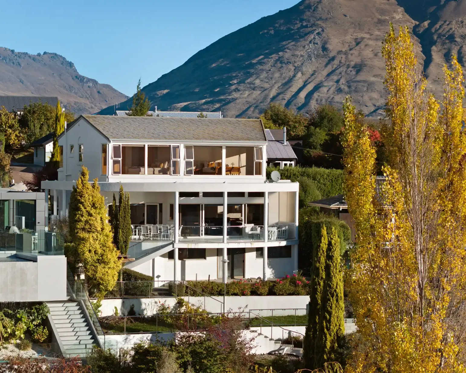 Balmoral House overlooking Lake Wakatipu and Queenstown mountains